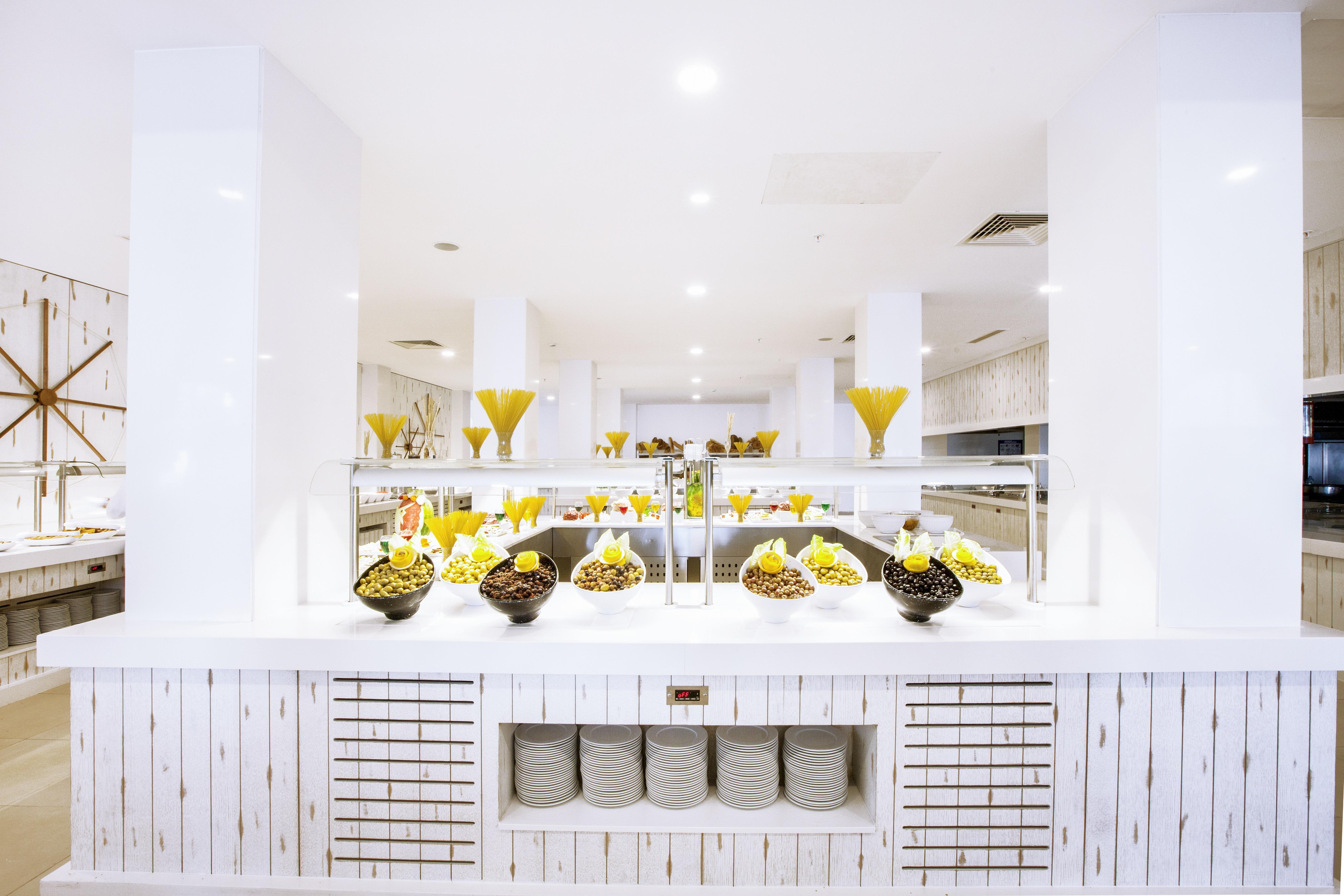 Labranda TMT Bodrum Bagian luar foto The buffet at the restaurant