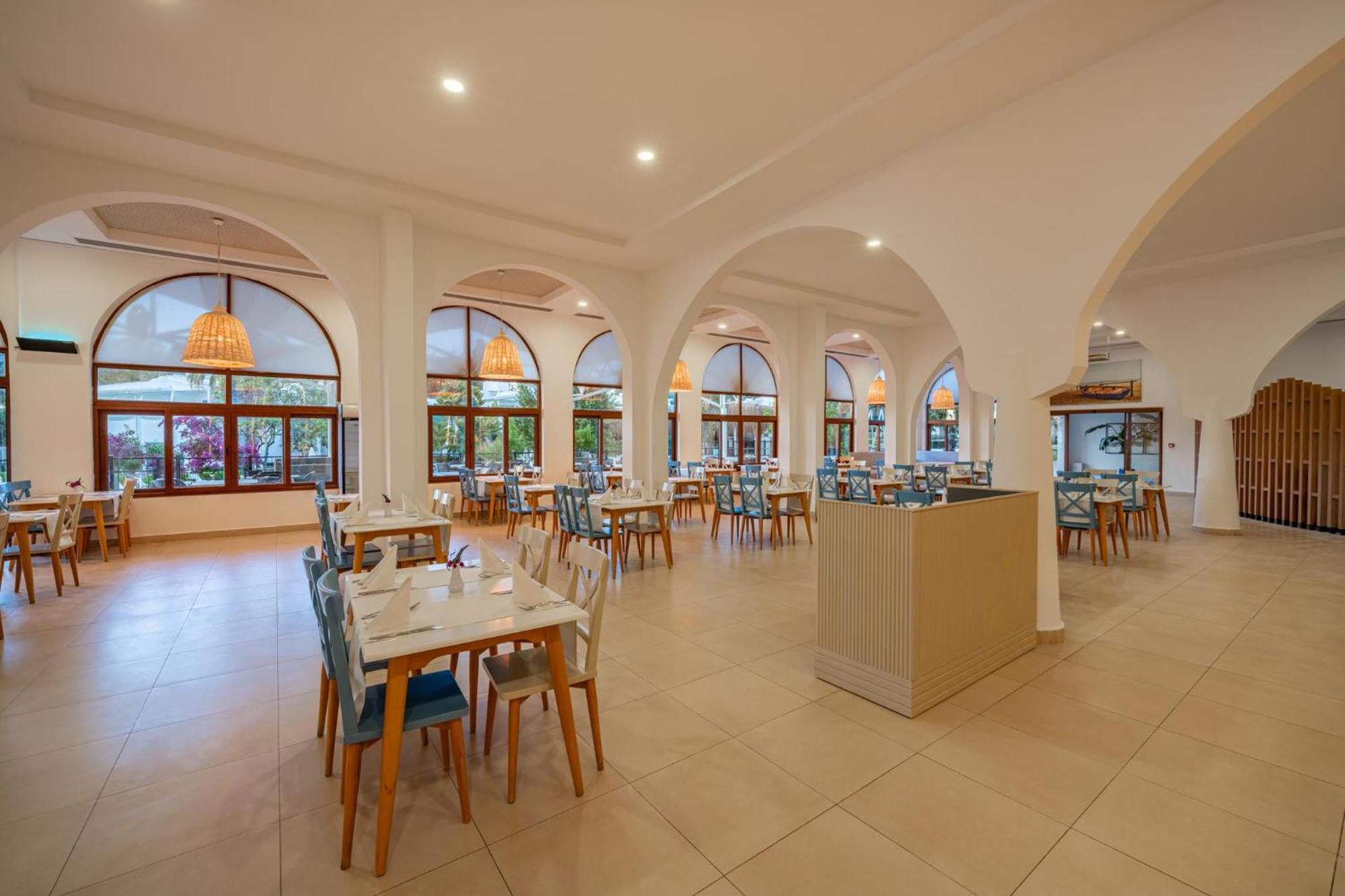Labranda TMT Bodrum Bagian luar foto The restaurant at the hotel