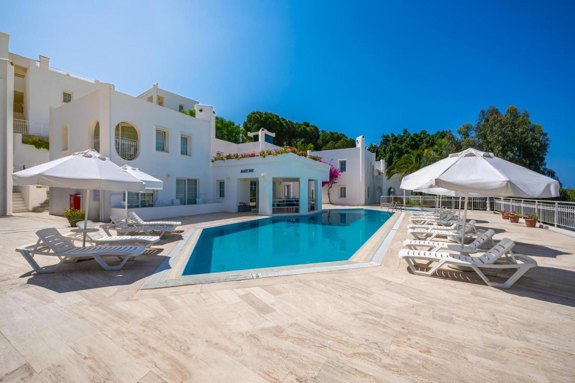 Labranda TMT Bodrum Bagian luar foto The hotel's pool