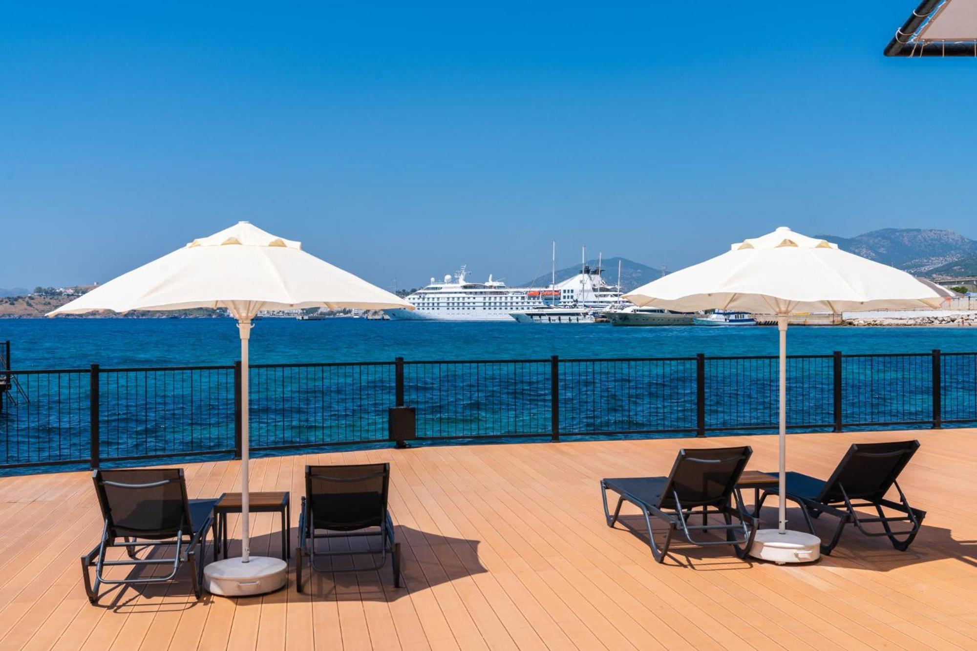 Labranda TMT Bodrum Bagian luar foto View of the port of Glyfáda