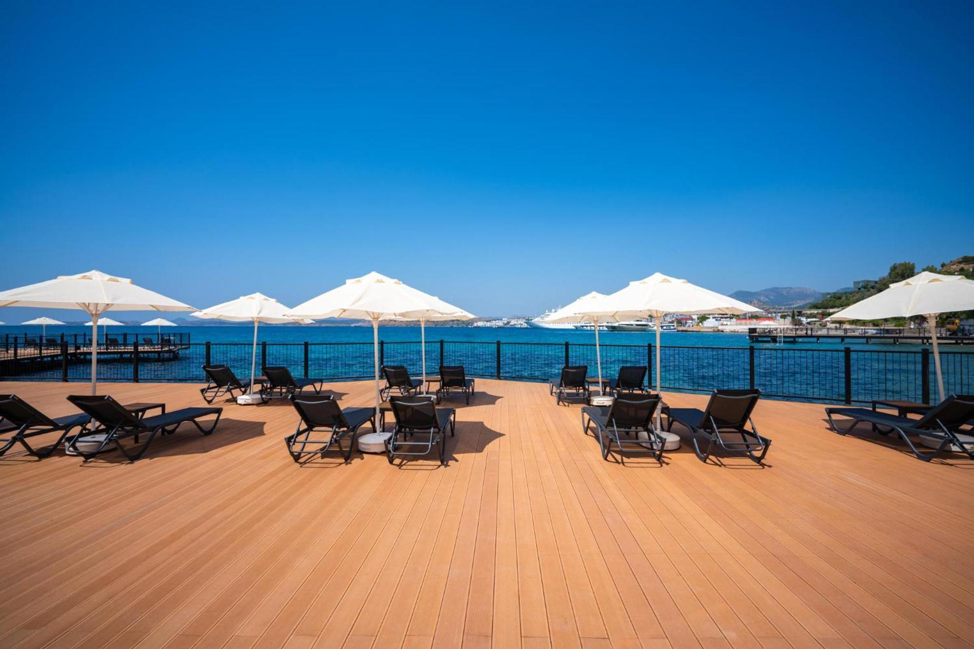 Labranda TMT Bodrum Bagian luar foto The beach at the hotel