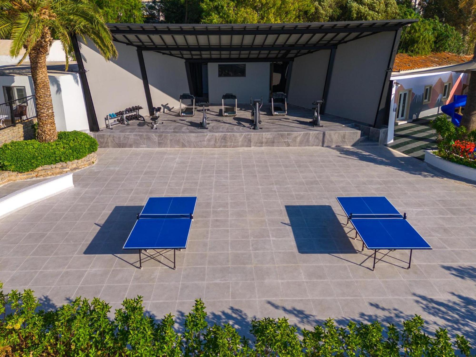 Labranda TMT Bodrum Bagian luar foto The table tennis area