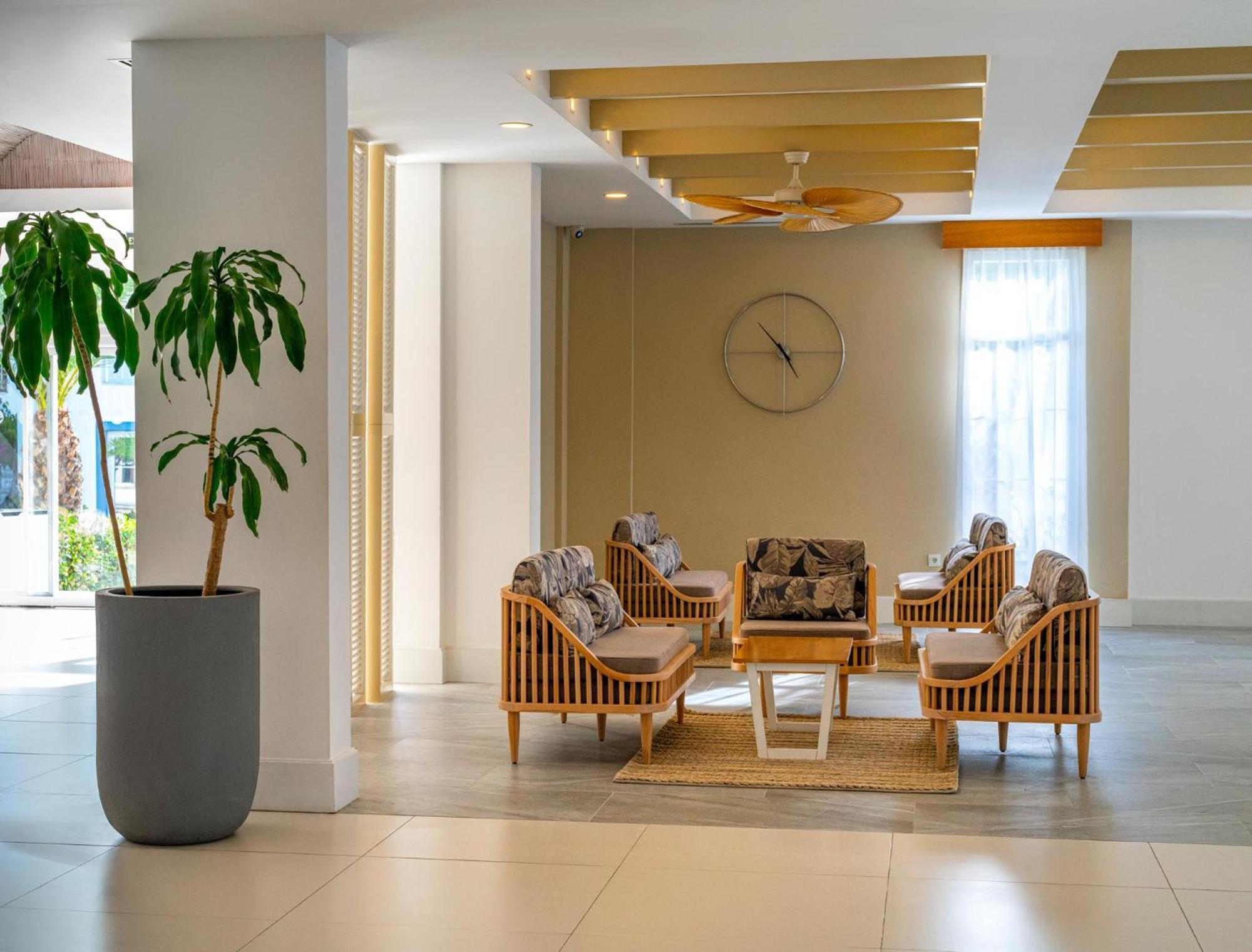 Labranda TMT Bodrum Bagian luar foto The lobby of the hotel