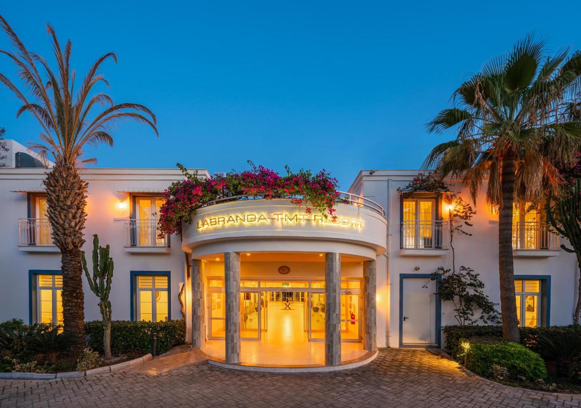Labranda TMT Bodrum Bagian luar foto Entrance of the hotel